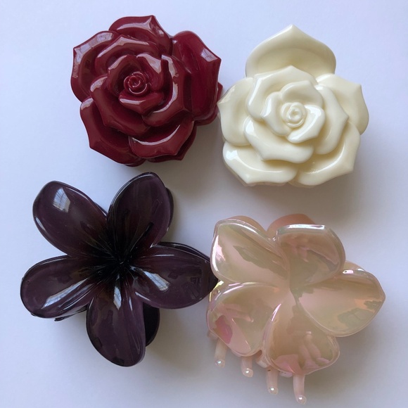 H&M Hair Clips 4 pieces. - Picture 1 of 3